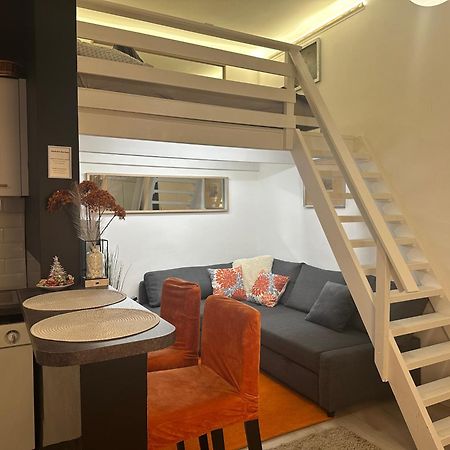 Castlehill Apartman The Perfect Blend Of Urban Living And Sightseeing Convenience Boedapest Buitenkant foto